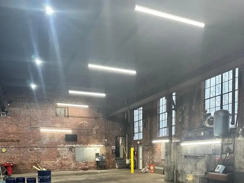 Industrial Building with 6 Bay Truck Repair Facility on 1.47 Acres Near Downtown