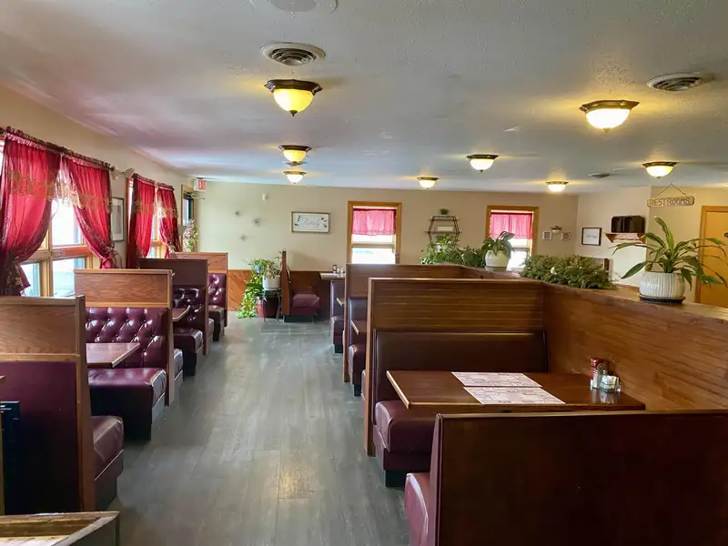 Turnkey Restaurant Opportunity in High-traffic Woodsville/haverhill, Nh with Growth Potential