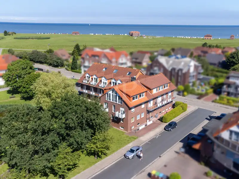 Renovated Multi-use Clinic with Expansion Potential in Horumersiel, North Sea Spa Town