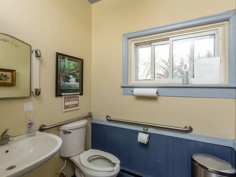 Victorian Office Space with Ada Compliance in Quaint Broadway, Ideal for Airbnb Potential