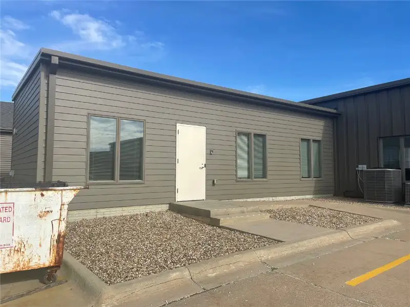 Well-maintained Office Building in Hiawatha Office Park with Ample Parking and Signage
