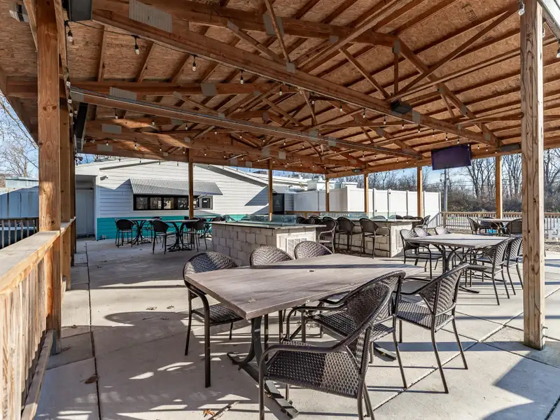 Renovated Commercial Building with Land for Sale in Central Location, Ideal for Restaurant