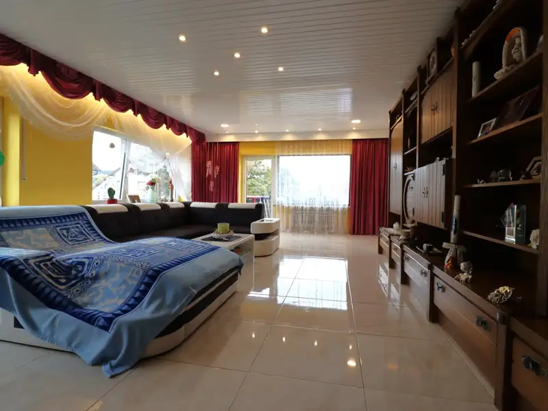 Restaurant and Guest Accommodation with Owner's Apartment in Modernized Facility