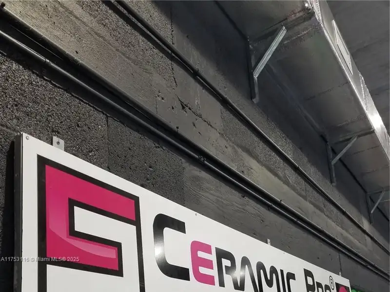 Established Auto Detailing Business with Expansion Potential in High Traffic Location
