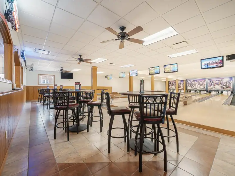 Commercial Property with Bowling Alley, Bar, Restaurant, and Apartments in Poy Sippi Community