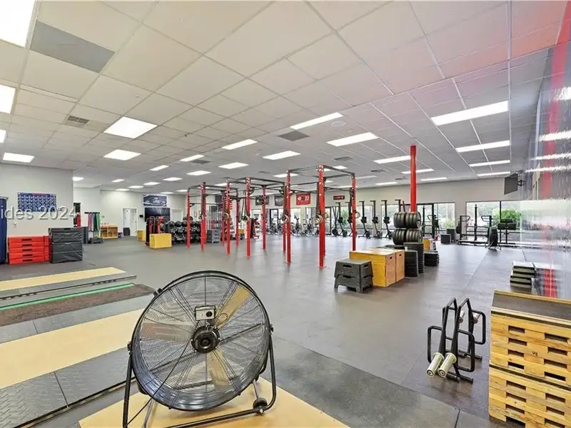 5,000 Sq Ft Retail Sublease in Port Royal Plaza with High Visibility