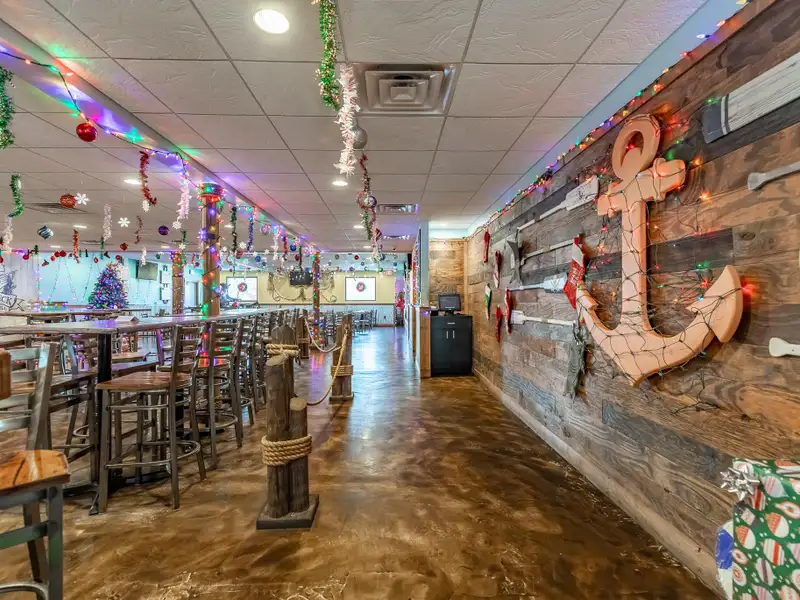 Renovated Commercial Building with Land for Sale in Central Location, Ideal for Restaurant