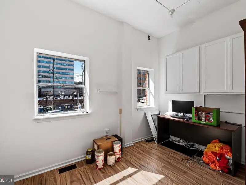 Two Storefronts in Towson: Restaurant and Vacant Space for Lease