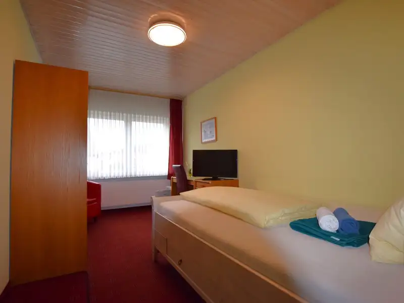 Restaurant and Guest Accommodation with Owner's Apartment in Modernized Facility
