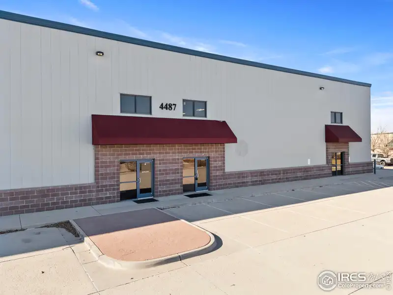 Versatile Office/warehouse in Highland Industrial Park, Windsor - Ideal for Various Business Uses