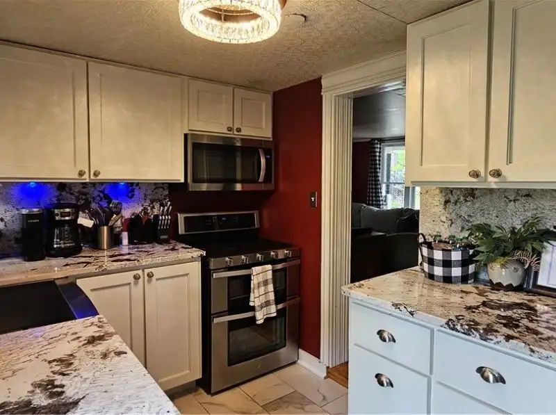 Charming Airbnb Cottage on Historic Loop with Upgrades and Large Entertaining Deck