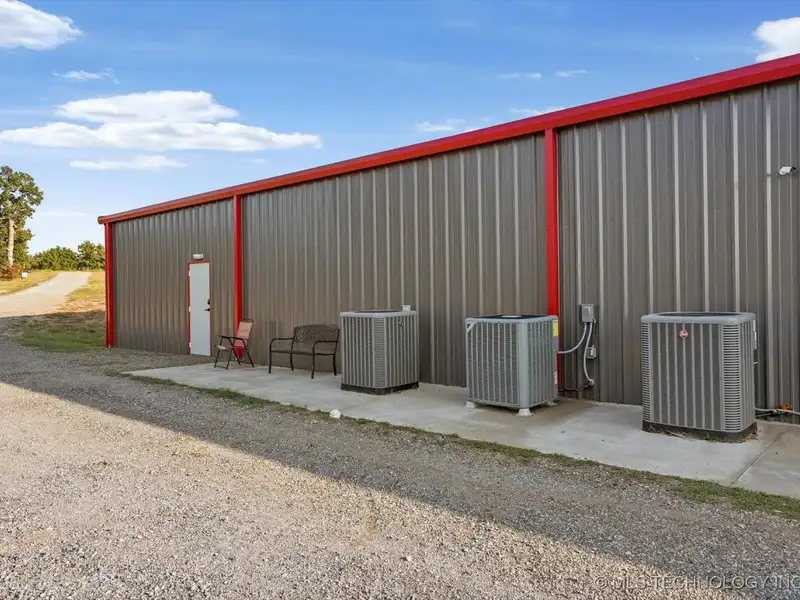 Modern Industrial Property on 9 Acres with Versatile Space and Expansion Potential