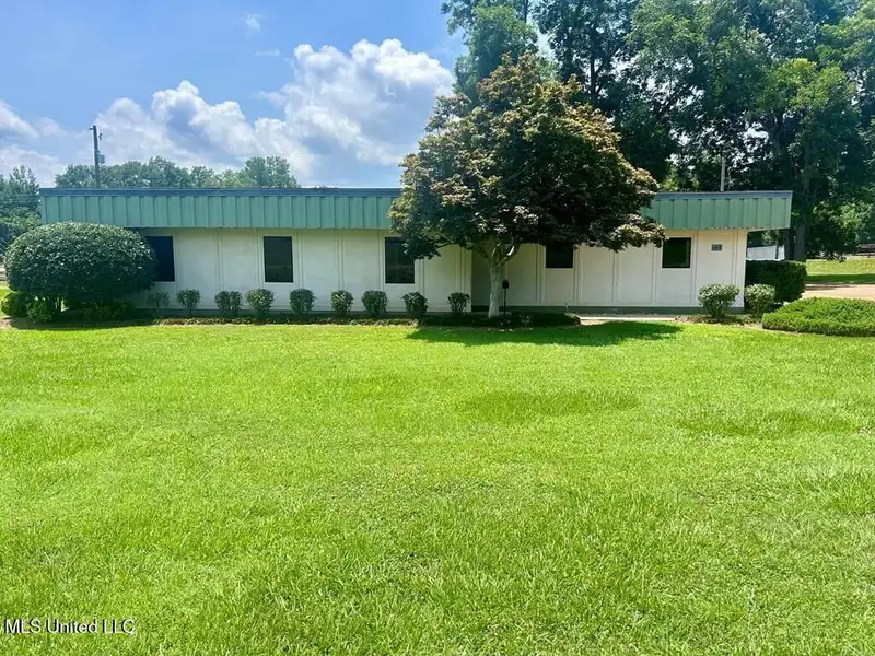 Office Building for Sale or Lease Near Port - 4100 Sq Ft with Conference Room and Parking
