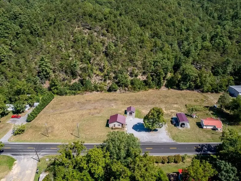 Versatile Commercial Property with Salon, Office Space, and Residential Potential Near Brandywine Lake