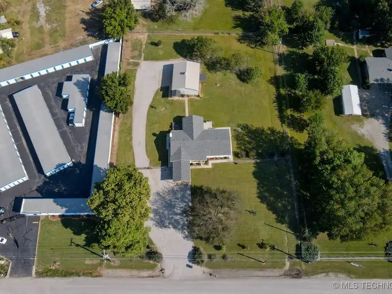 Commercial Property with House and Shops on 2 Acres in Coweta Near Casino