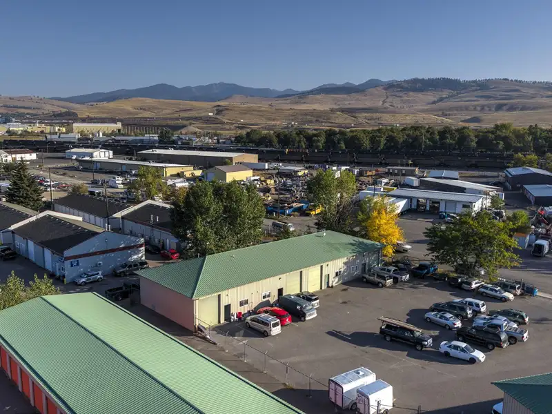 Large 30'x40' Shop with Office and Storage Near N Reserve and Interstate 90