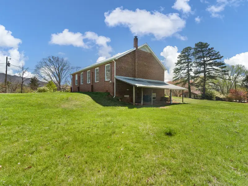 Versatile 3,600+ Sqft Commercial Building for Lease in Bethel Community