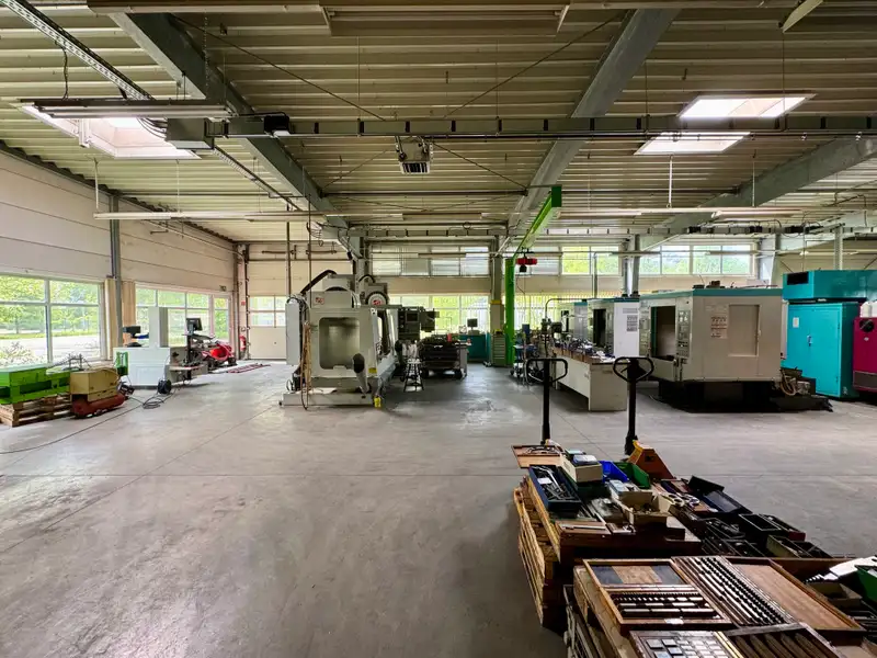 Versatile Commercial Property for Sale: 6,604 M² with Production Halls and Office Space