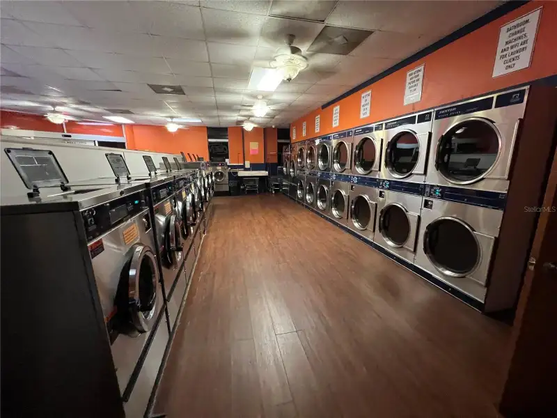 Turnkey Laundromat Near Uf Health Shands Hospital in Gainesville