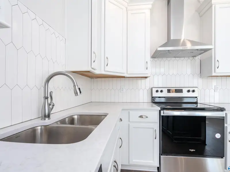 Live/work Townhome with Flex Space, 2 Primary Suites, and 2-car Garage in Prime Location