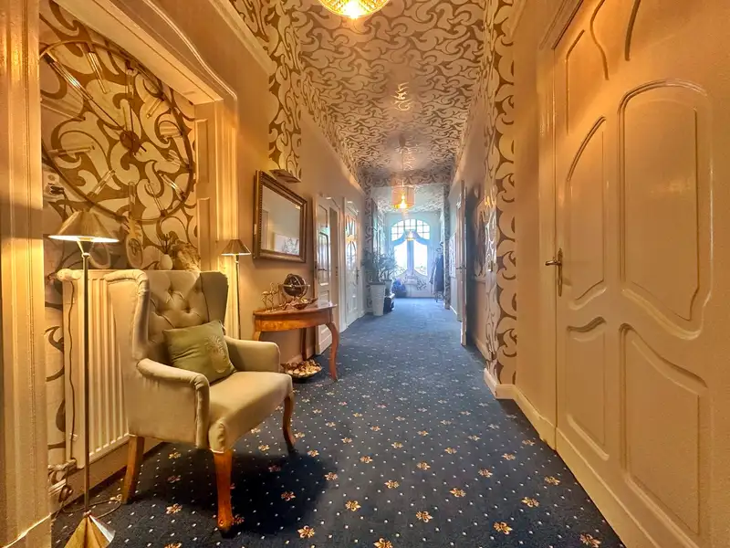 Spacious 249 M² Commercial-residential Unit in Historic Mühlhausen Villa
