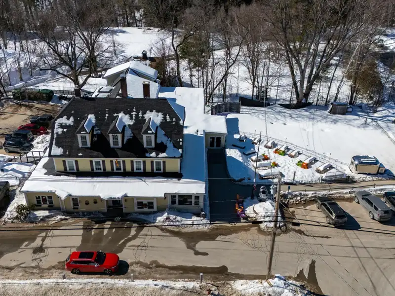 Multi-use Property with Restaurant, Brewery, and Guest Rooms Near Mt. Washington