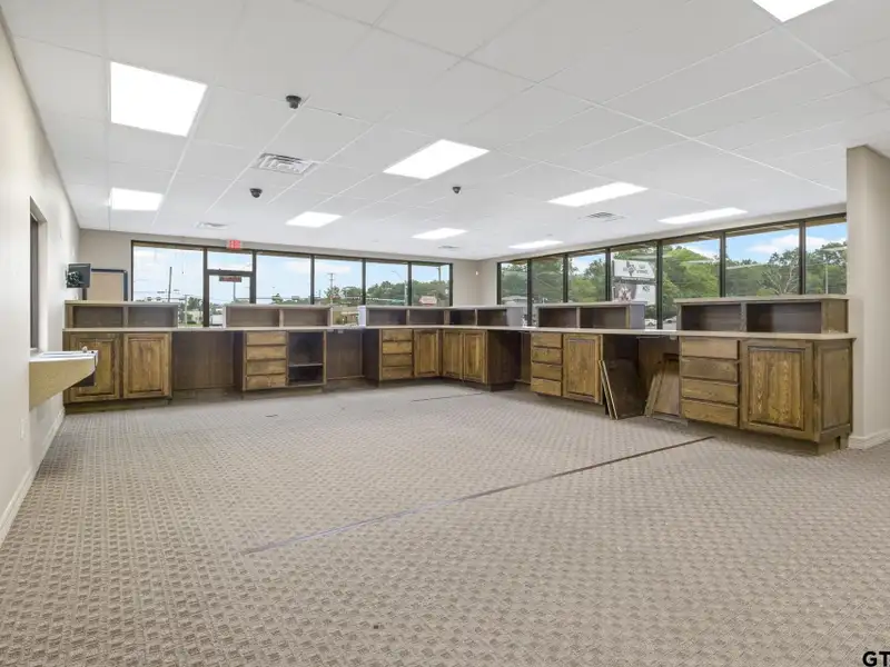High-traffic Commercial Building in Downtown Pittsburg, Tx - 1,500 Sf