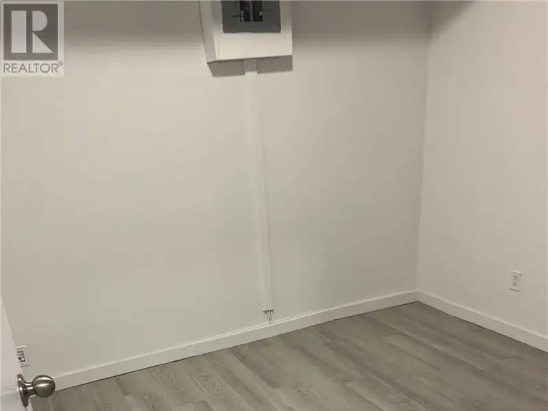 Spacious 2-bedroom Apartment with Rooftop Access in Prime St. Clair Location