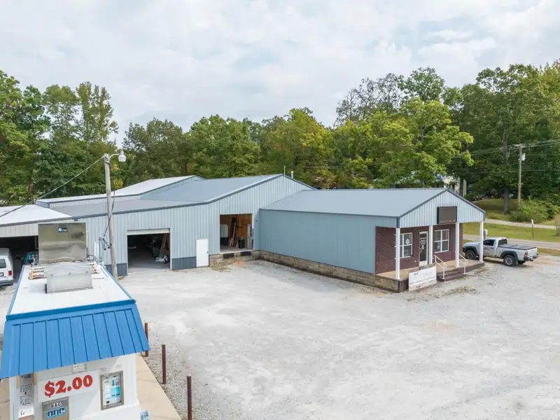 Large Commercial Building with Highway Frontage in Parsons, Tn - 15,000+ Sq Ft
