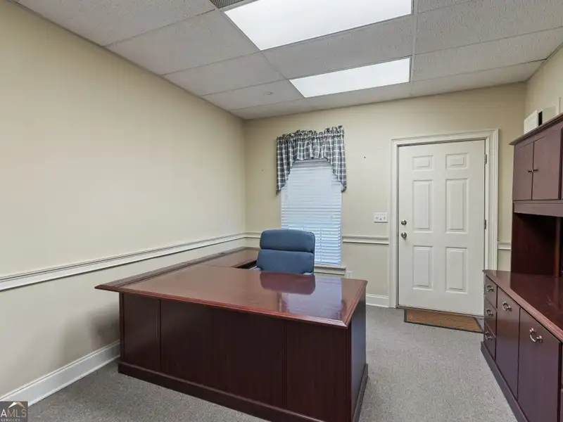 Versatile 7,900+ Sq Ft Medical Office Building in Prime Location Near Hospital
