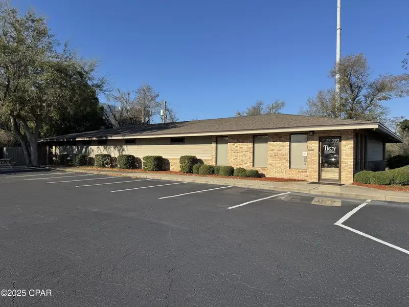 Commercial Office Building for Lease in Central Panama City, Ideal for Charter School or Medical Use