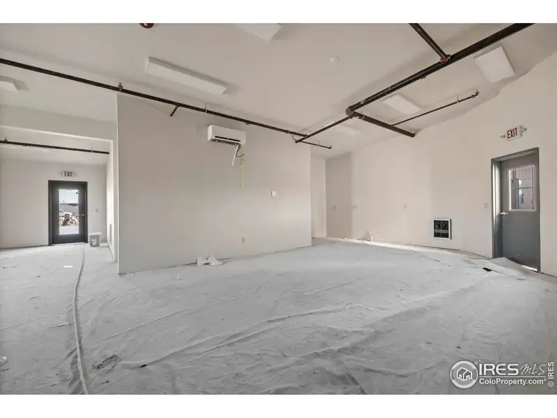Build-to-suit Light Industrial Office & Warehouse for Lease in Prime Location with Mountain Views