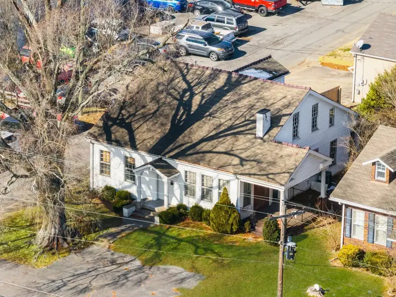 Historic Bungalow with Detached Unit on High-traffic Main St, Ideal for Commercial Use