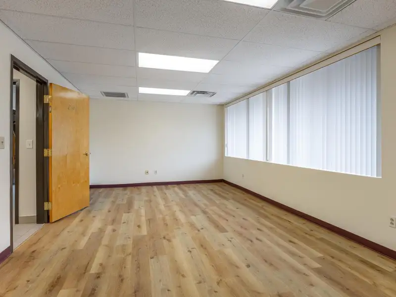 Cleveland, Tn Office Suites for Lease - Newly Remodeled, 2,400 & 2,164 Sq Ft