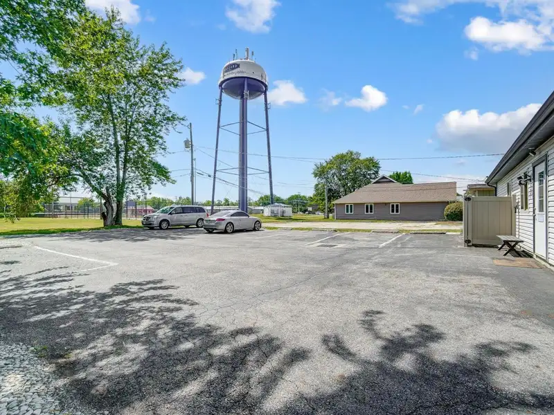 Standalone Commercial Building with Office Suite in Prime Hilliard Location