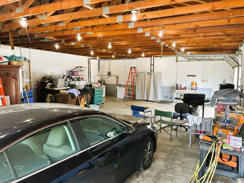 Commercial Property with Office and Warehouse on 1.5 Acres in Andrews, Sc