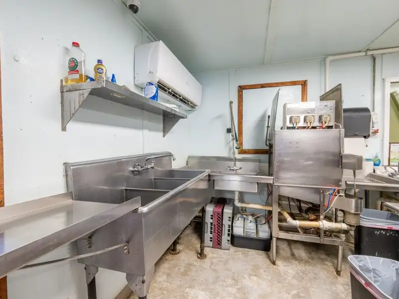 Commercial Restaurant on 3.4 Acres in Parsons, Tn with Extensive Equipment and Upgrades