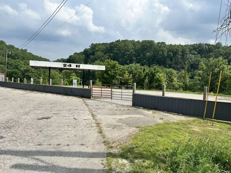 Commercial Restaurant with Rv Hookups and Additional Lot Near I-40 Exit 152