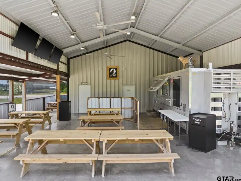 Commercial Property with 2400 Sq Ft Building on 1.168 Acres in Winnsboro, Tx