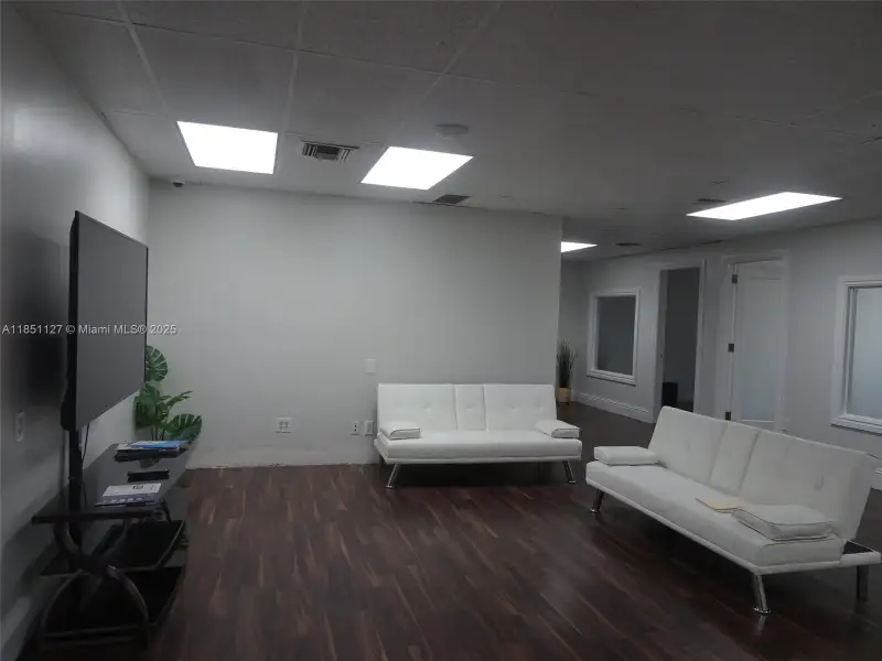 Fully Leased Medical Office in Prime Location with Ample Parking and Modern Amenities
