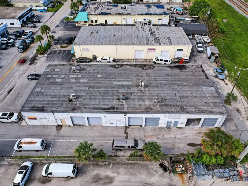 Versatile 2,700 Sf Flex/industrial Condo Units in Jupiter's Industrial Corridor