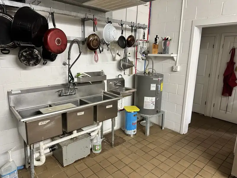 C-1 Zoned Restaurant with Rv Hookups Near I-40 Exit 152, 20 Miles West of Dickson