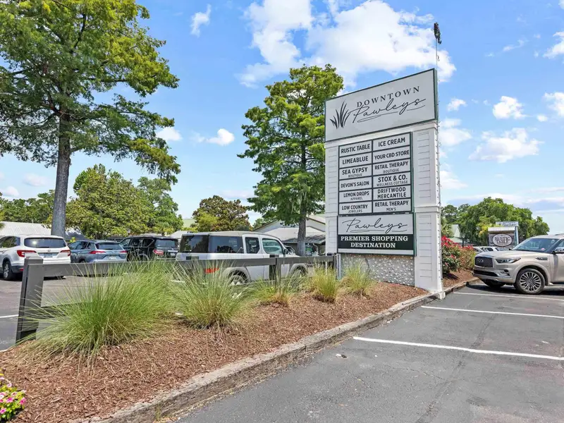 Retail Space for Lease in Pawleys Island's Island Shops - 1,722 Sf