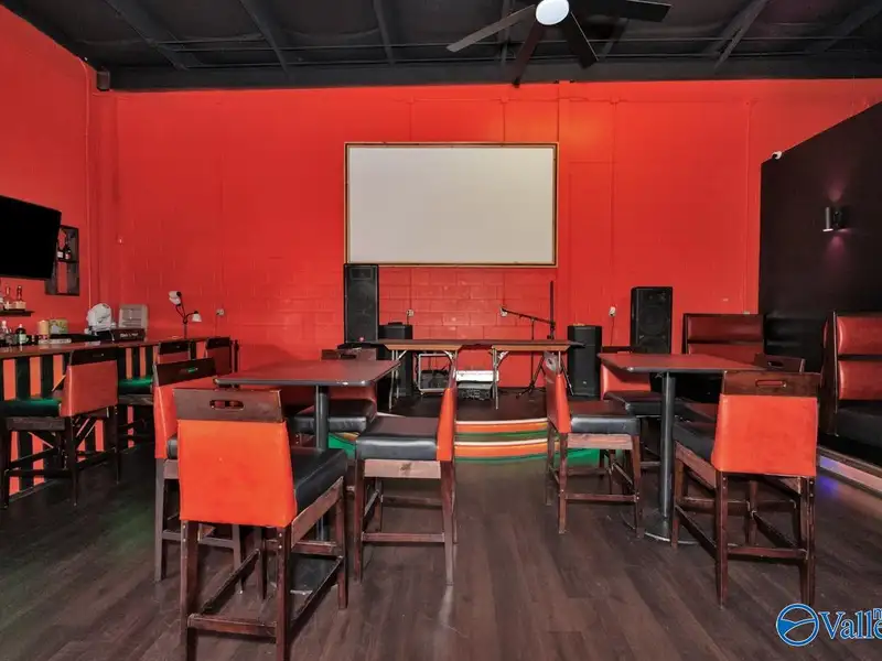 Commercial Property in Mid City Huntsville - Versatile Space with Kitchen and Offices