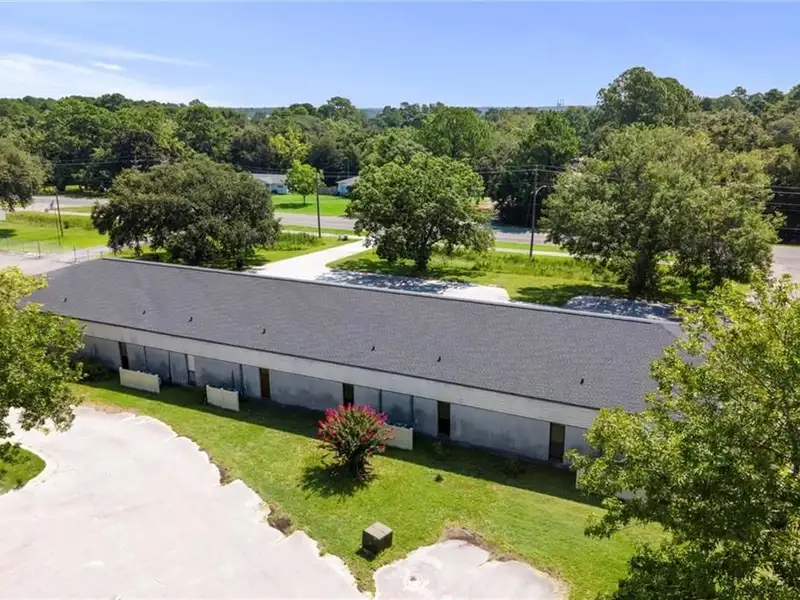 Versatile Commercial Building in Prime Location