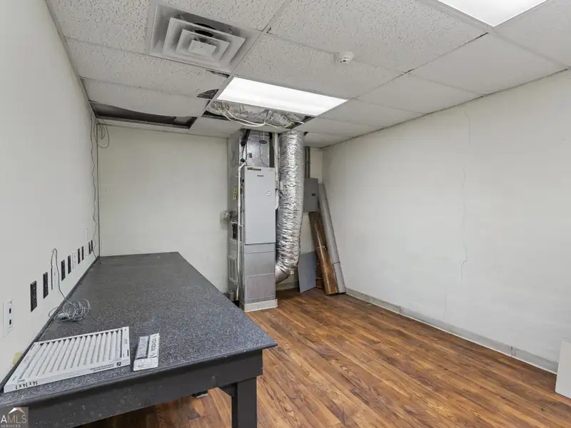 Versatile 7,900+ Sq Ft Medical Office Building in Prime Location Near Hospital