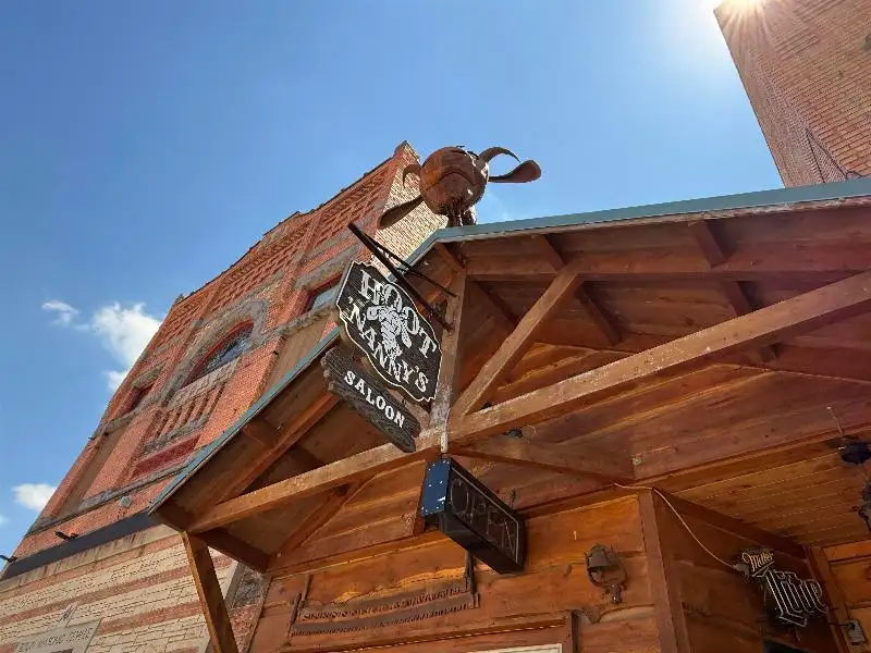 Turnkey Lodge-style Investment Opportunity in Berlin with Unique Interior and Bar