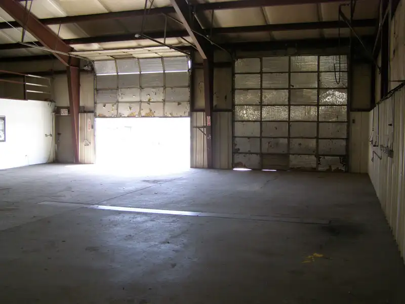 Functional 3,600 Sf Office/warehouse with Mezzanine and Fenced Yard in Prime Location