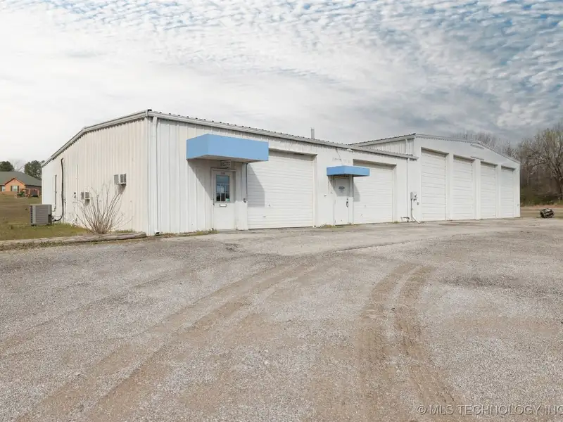 Spacious 5,100 Sq. Ft. Automotive Repair Shop on 2.5 Acres in Coweta, Ok