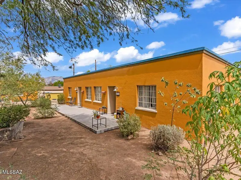 Fully Renovated Multi-family Property in Miramonte Neighborhood with 6 Apartments